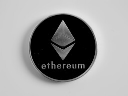 Ethereum again on the resistance of 200 dollars.
