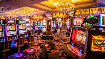 Do Vegas Casinos Pump in Extra Air to Keep Gamblers Awake?