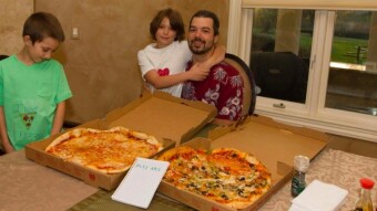 Should the cryptocurrency community reward Laszlo Hanyecs for his Bitcoin-pizza trade?