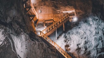What are the differences between mining and farming cryptocurrencies?