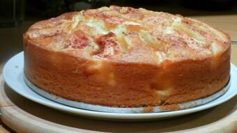 Homemade yogurt cake with apples, Reinette type