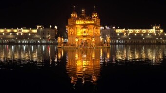 Amritsar - day and night in the friendly Sikh capital - The Golden Shikha Temple