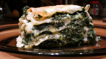Lasagne with spinach, béchamel sauce and garlic, served with red borscht