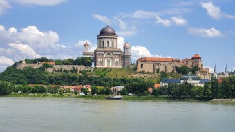 Day 18: Komarno, Slovakia to Esztergom, Hungary  (A tense tummy and a tense moment......)