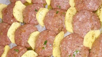 Foodbook #1200 meatballs with potatoes