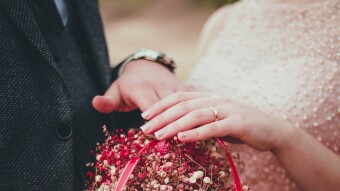 Love Between Trust and Doubt