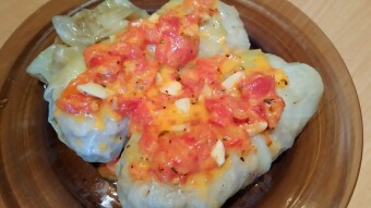 Stuffed cabbage rolls with pork meat and tomato-garlic sauce