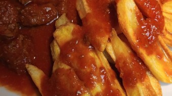Foodbook #1052 beef with French fries at tomato sauce