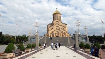 Tbilisi - Church of the Holy Trinity and Georgian wedding - my trip around Georgia (photo, video)
