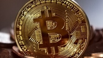 Musk on no more Bitcoins for Teslas, i think we have an issue here , just 2 minutes read