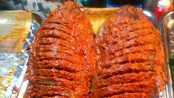 Photography of the moment of eating fried fish at night