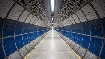 How EOS theoretical decentralization, is in reality centralized