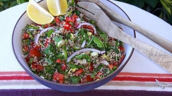 Inca salad - spicy quinoa salad with avocado and rucola