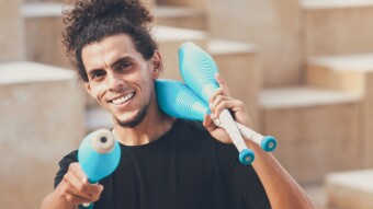 Juggling Boxes without Friction