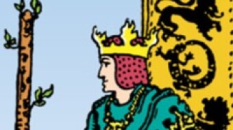 Day of squeezes. Venus conjunction Neptune. Mental fogs that leave you stuck without touching land. Patience. Tomorrow will be easier. The King of Wands - 03/04/24