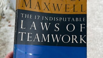 Book Review | “The 17 Indisputable Laws of Teamwork”
