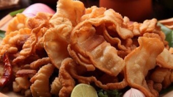 No hay que buscarle ruido al chicharrón / You don't have to look for noise from the chicharrón