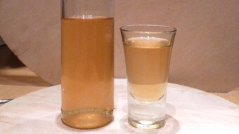Homemade quince tincture - a vitamin bomb trapped in alcohol