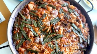 A family day of paella, the real paella
