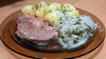 Young cabbage with braised pork and potatoes