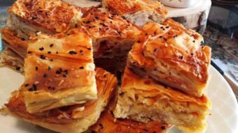 Foodbook #472 chicken pie with surprise