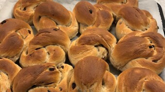 Foodbook #904 Greek cinnamon raisin buns