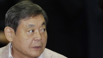 Death of Lee Kun-hee(chairman of the Samsung Group) and Issues with succession and market