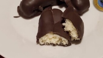 Foodbook #475 coconut small chocolates