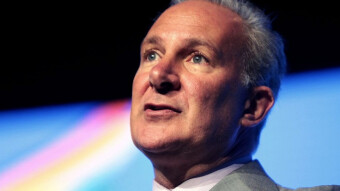 Gold (XAU) Moons, Bitcoin (BTC) Crashes Back to Earth: Peter Schiff