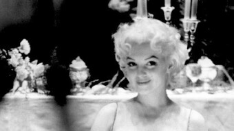 Marilyn Monroe sits down for some dinner after attending the premiere of Tennessee Williams’ play Cat on a Hot Tin Roof