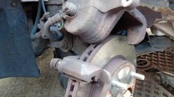 Daewoo Lacetti 2004 - Brake Slider Greasing