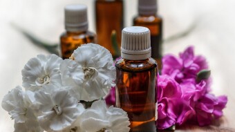 Les huiles essentielles : Comment exploiter leur pouvoir et recharger votre vie !