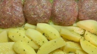 Foodbook #357 big meatballs with potatoes