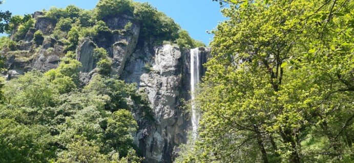 Laton Waterfall, The Spectacle of Mighty Gorgeous