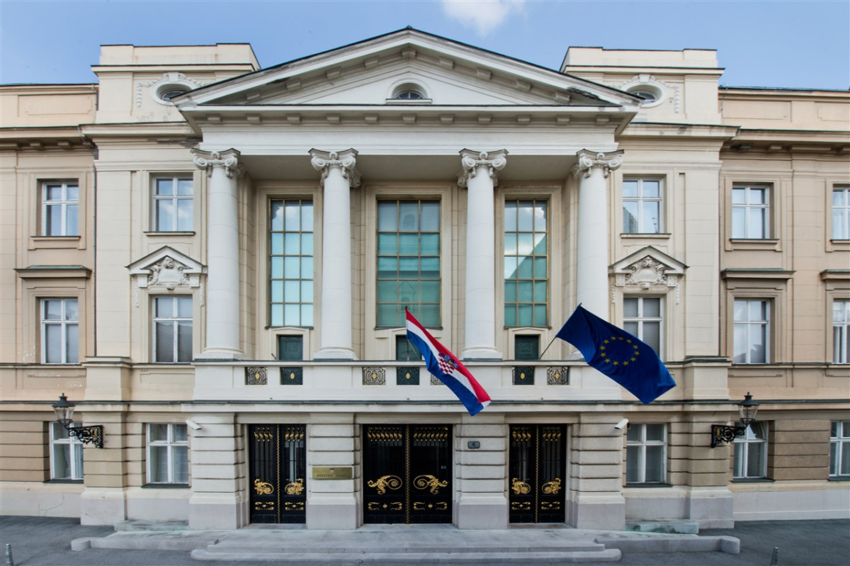 Public Tender: PR and Political Representation (professional)