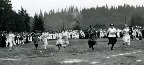 Women racing 2