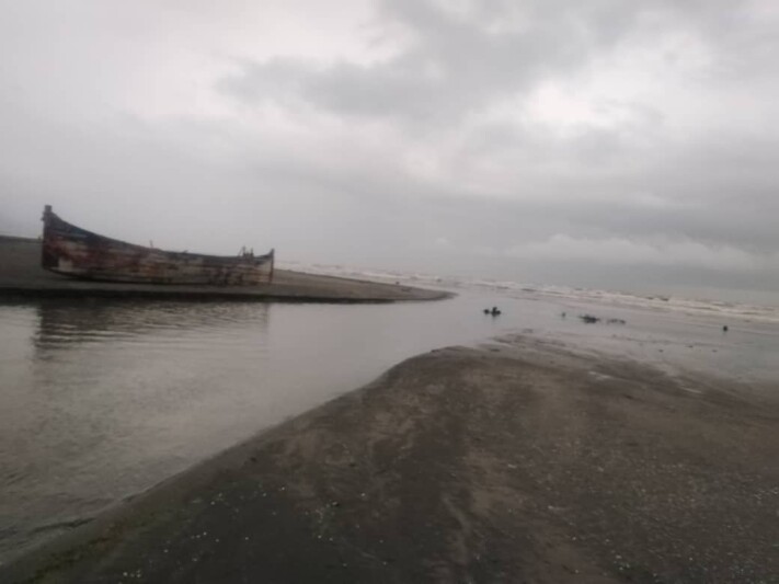 Beach Trip Before Sunrise &amp; Stormy Sea