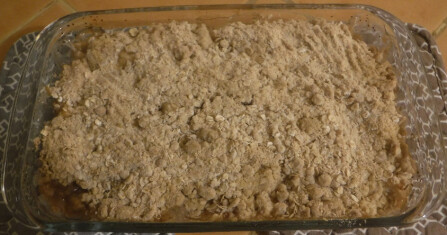 Baked Apple Cinnamon Crumble in Pan