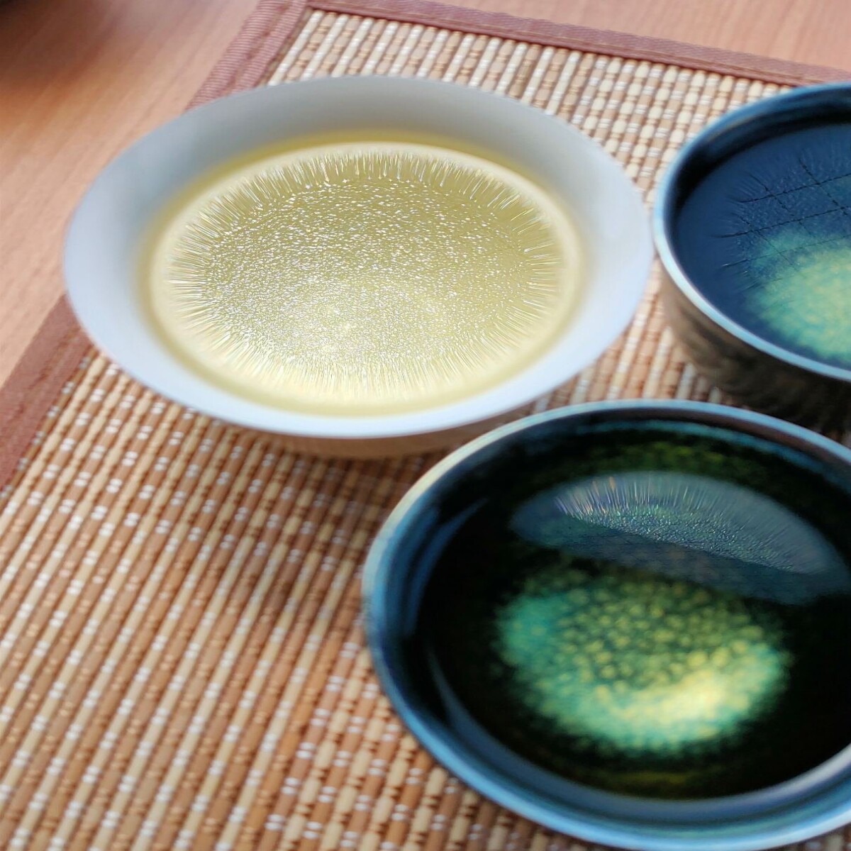 light reflection on a cup of tea