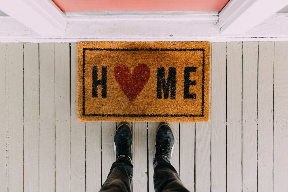 https://www.pexels.com/photo/black-home-area-rug-2950003/