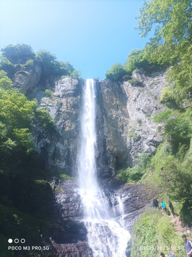 Laton Waterfall, The Spectacle of Mighty Gorgeous