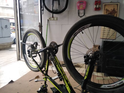 Photography of Cycling, The Story of Repairmen &amp; a Friend