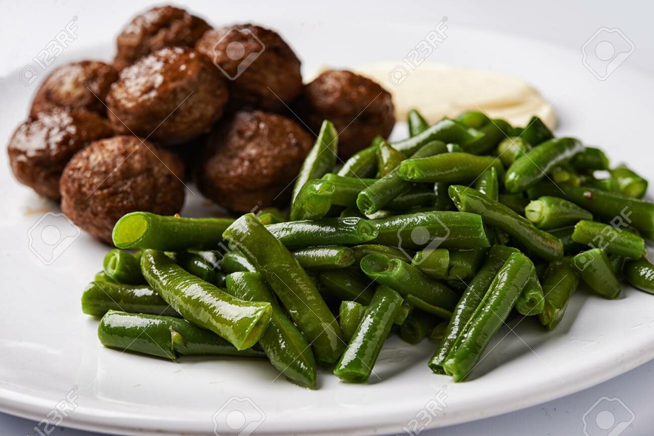 Green Beans With Meat Ball Cooking. Easy And Healthy Recipe.