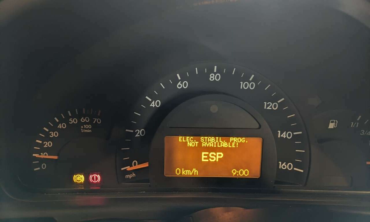 82a14f70e70b284e967ddbeb3d38a6e12d1b3555ad5ad1b88887cfbea993d8fc.jpg