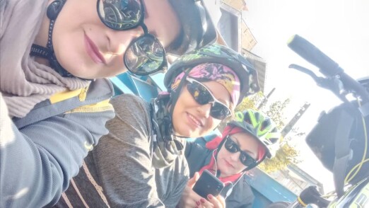 CYCLING! IRAN! GIRLS!