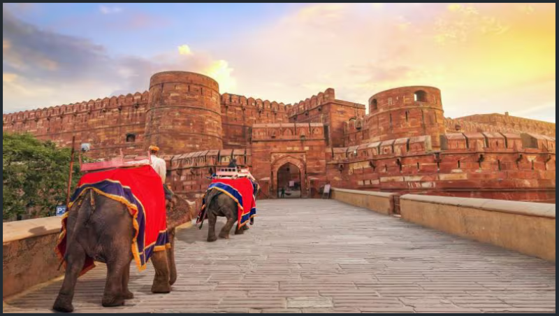 Agra Fort, India (1565)