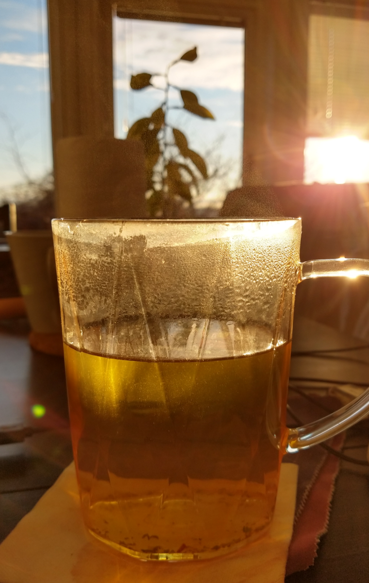 light reflection on a cup of tea