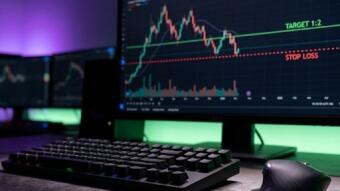 The Golden Rule of Active Trading: How the 2% Risk Metric Saves Your Capital