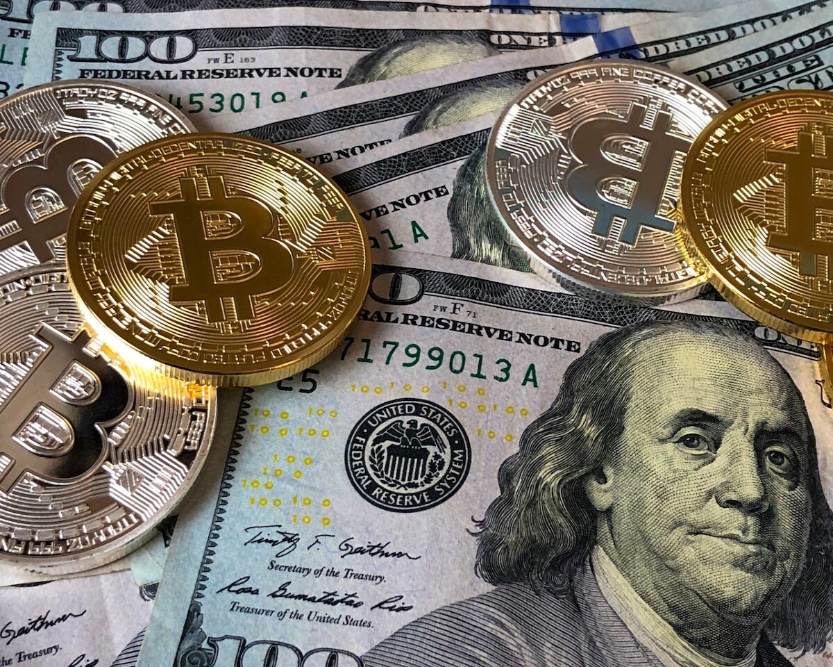 Bitcoins and US dollar bills by David McBee on Pexels