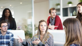 What staff does the franchisor need to seamlessly operate his/her franchise network?